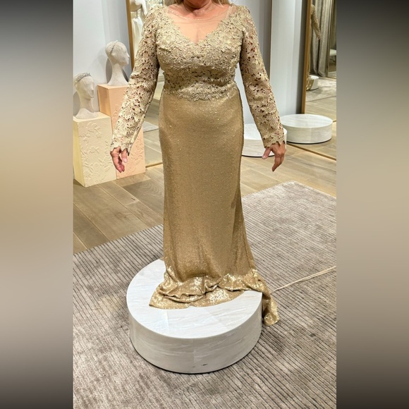 Pronovias gown - Picture 1 of 6